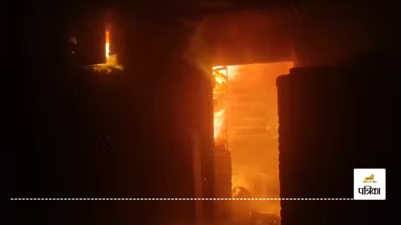 A massive fire broke out in beedi factory of Amroha