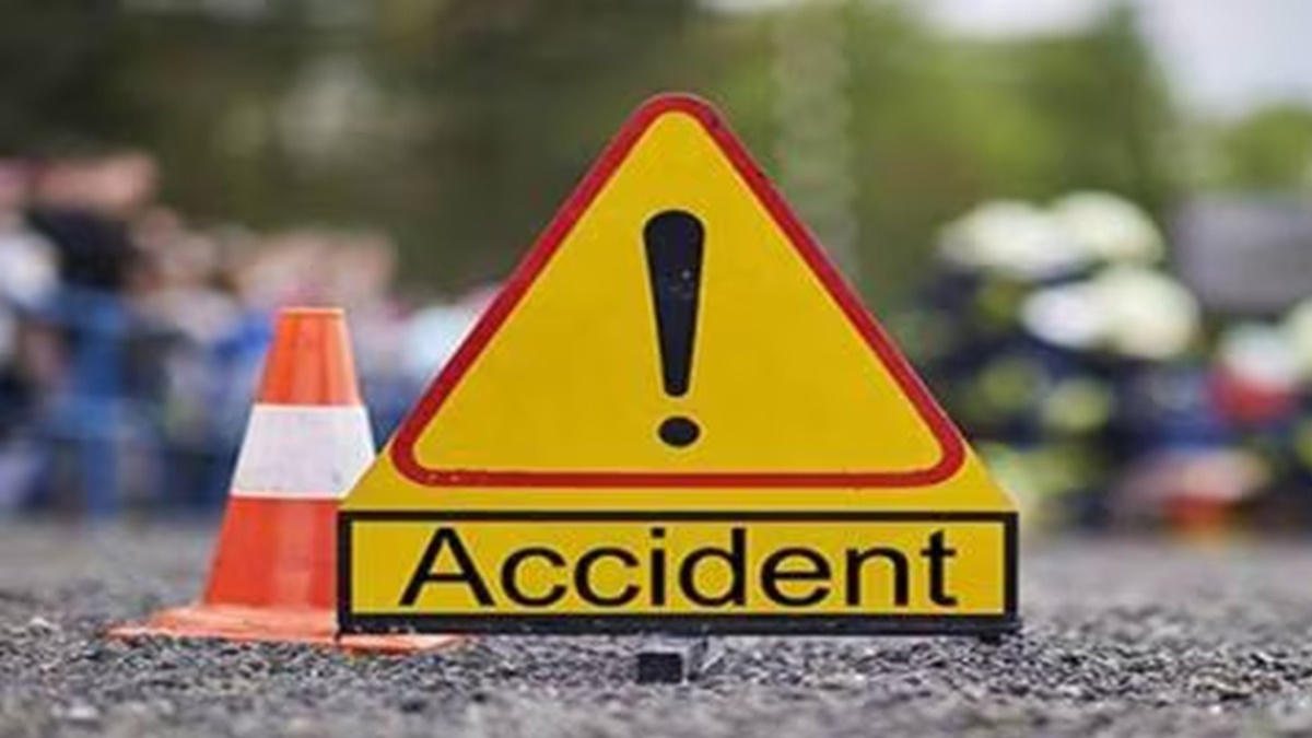 Bijnor Accident: बिजनौर में तेज रफ्तार कार अनियंत्रित होकर पलटी, पांच लोग घायल,
मचा हड़कंप