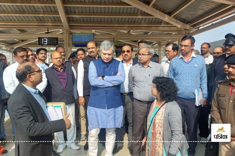 Ashwini Vaishnav Reached Prayagraj