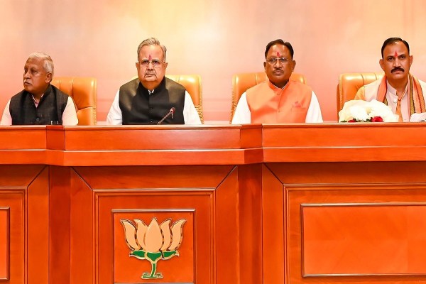 स्वास्थ्य मंत्री श्याम बिहारी जायसवाल