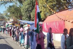 Teacher’s rally: अपात्र घोषित किए गए बीएड सहायक शिक्षकों ने शहर में निकाली
पदयात्रा, फिर रवाना हुए रायपुर - image