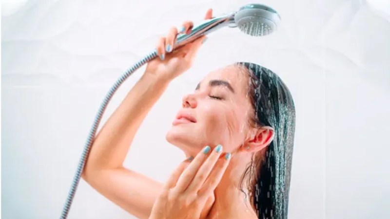 Bathing with hot water in winter