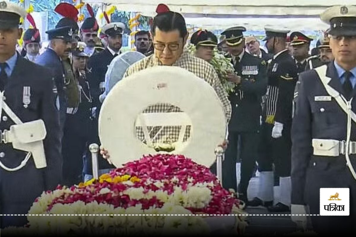 Mauritius Foreign Minister and Bhutan King pay homage to former PM Manmohan Singh