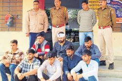 मकान पर रंगरैली मनाने गए SP ऑफिस के बाबू, पुलिस पहुंची तो संदिग्ध अवस्था में
मिले 3 युवती समेत 12 जने, चल रहा था अनैतिक कार्य - image