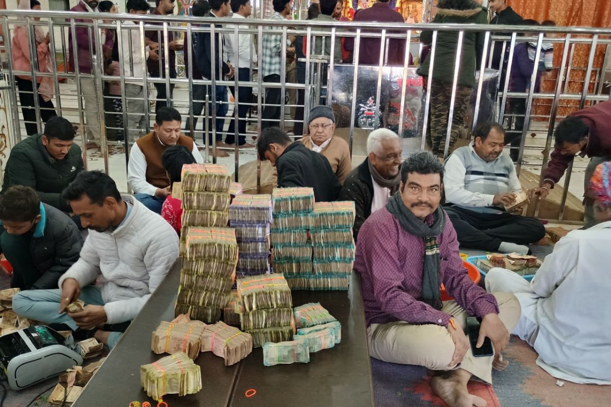 Sanwaliya Seth Mandir: सांवलिया जी प्राकट्य स्थल मंदिर का दानपात्र खुला, 67 लाख
एक हजार 752 रुपए निकले