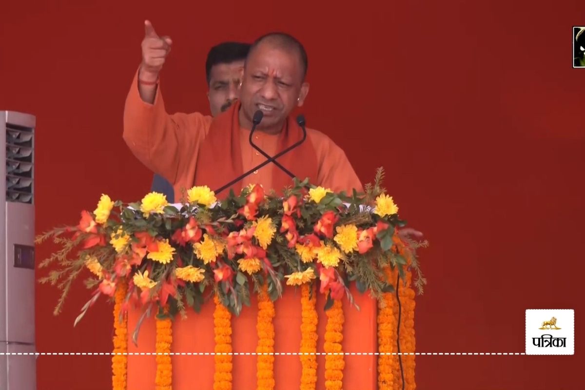 CM Yogi in Varanasi: वाराणसी में गरजे सीएम योगी, कहा- हमारा धर्म सुरक्षित तो हम
सुरक्षित, देखें वीडियो 