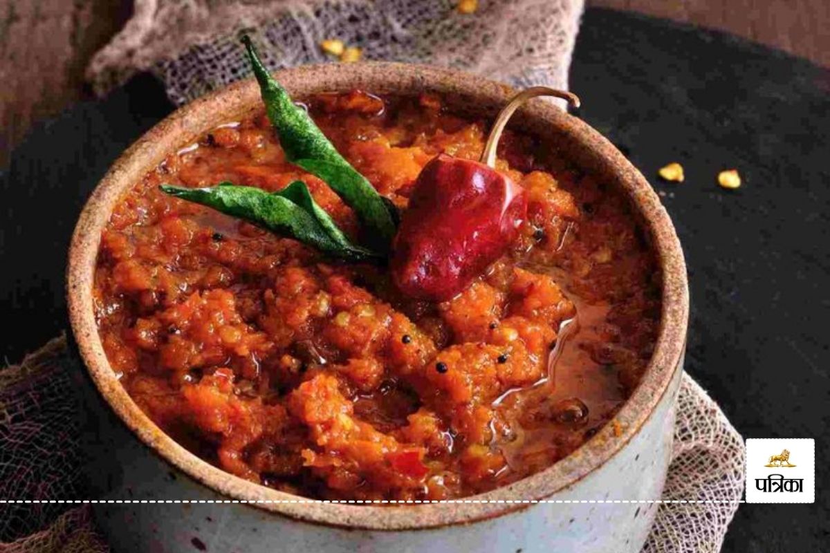 Carrot Chutney Recipe: धनिया-पुदीने की चटनी खाकर हो गए हैं बोर तो इस सर्दी ट्राई
करें गाजर की चटनी