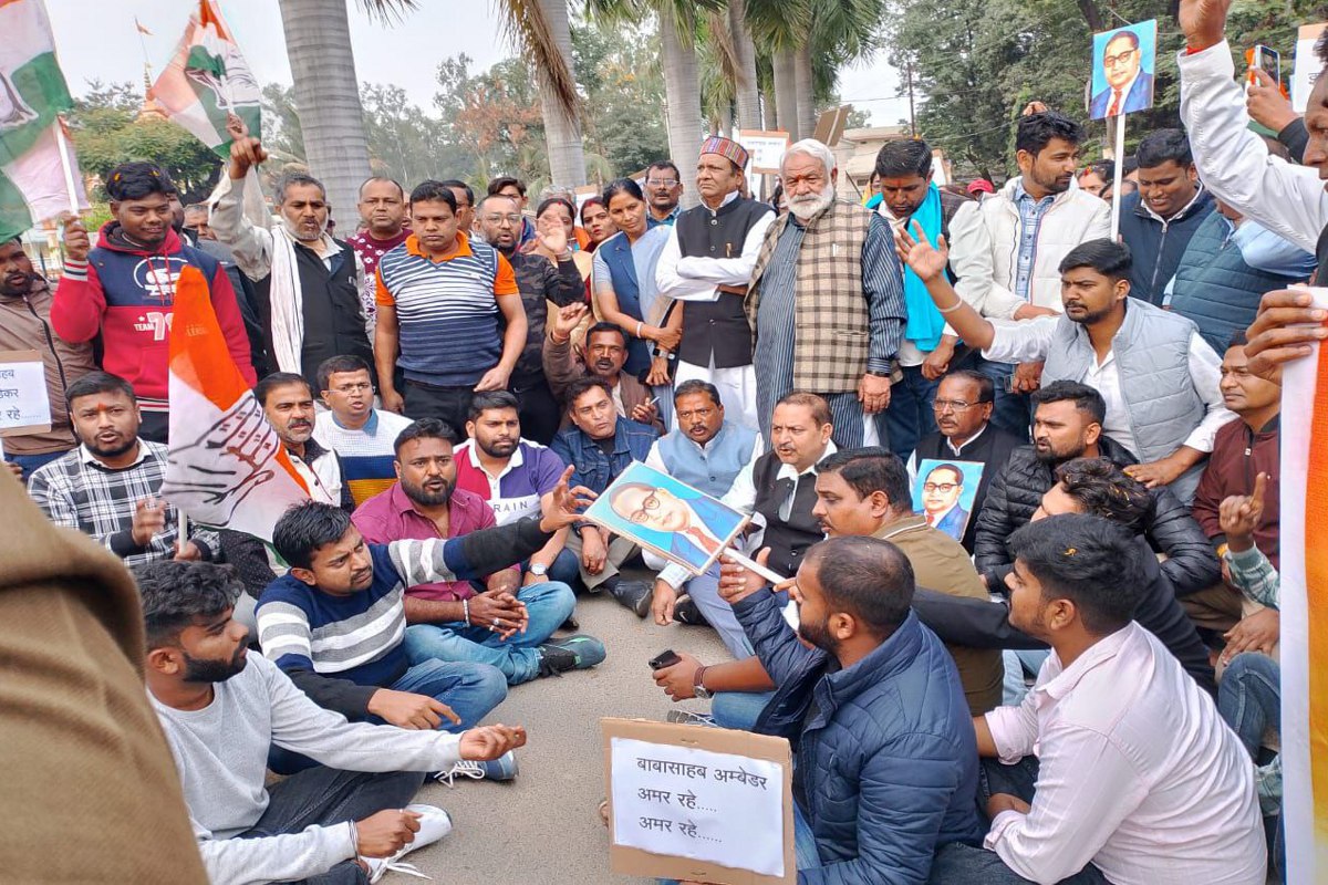 Congressmen protest: कांग्रेस ने शहर में निकाला बाबा साहब सम्मान मार्च, बोले-
अमित शाह की टिप्पणी से देशभर में है आक्रोश