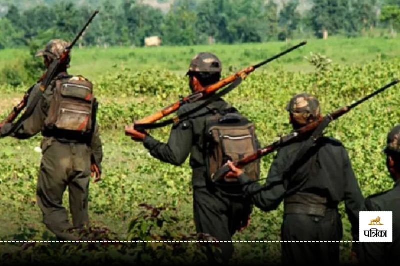 Naxalite Surrender: एक महिला समेत 3 नक्सलियों ने किया आत्मसमर्पण, कई संगीन वारदात में थे शामिल