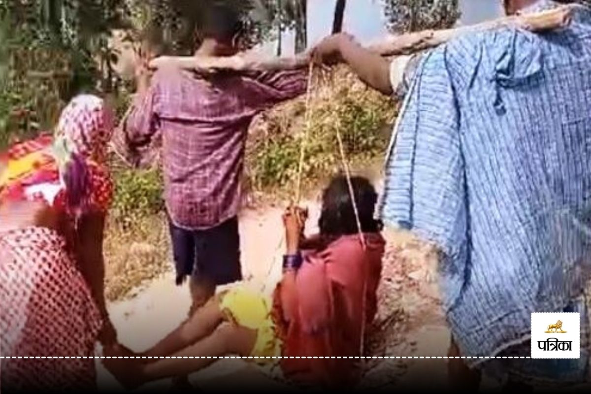 Ambikapur News: गर्भवती को कांवड़ पर ढोकर परिजनों ने पहुंचाया अस्पताल, VIDEO हुआ
वायरल