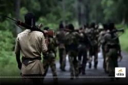 Naxal News: फोर्स को मिल रही सफलता से बौखलाए नक्सली, मुखबिरी के शक में ग्रामीणों
से लूटे करीब 123 मोबाइल - image