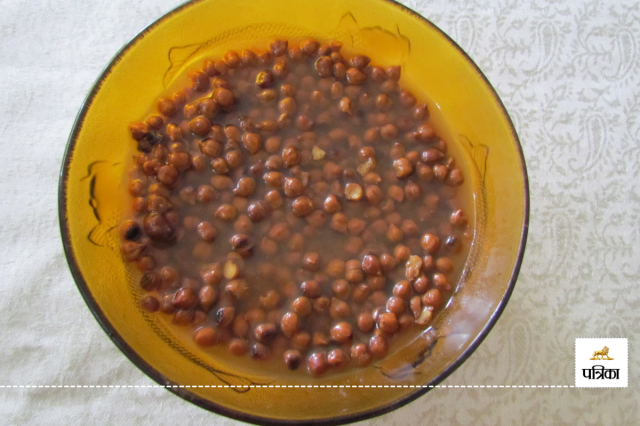 Boiled chana or Soaked chana