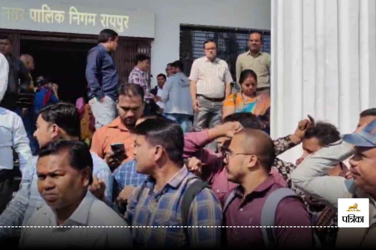 CG Strike: अनिश्चितकालीन हड़ताल पर नगरीय निकाय कर्मचारी, इन 6 सूत्रीय मांगों को लेकर खोला मोर्चा