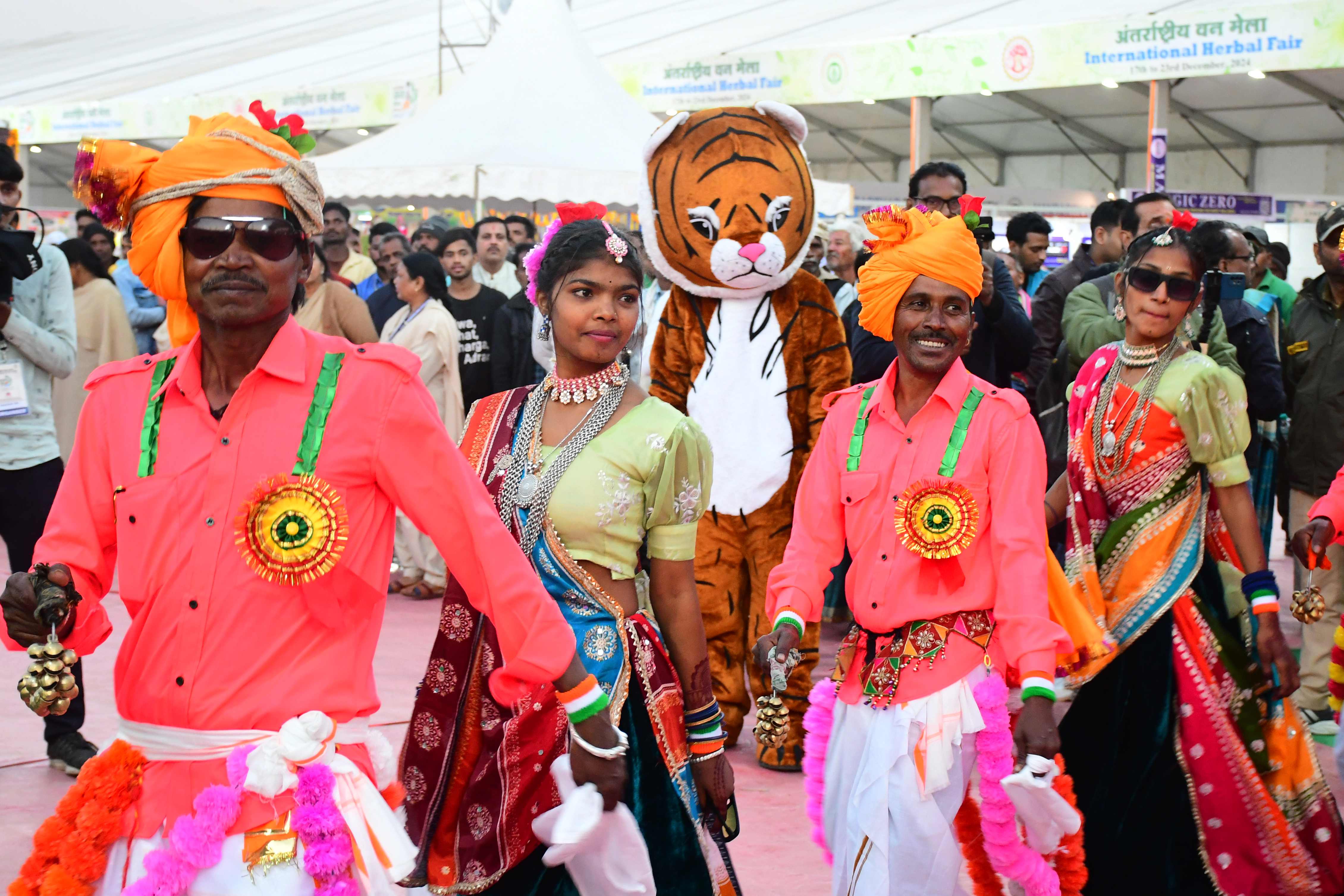 10वा अंतर्राष्ट्रीय वन मेला का उदघाटन राज्यपाल मंगु भाई पटेल और मुख्यमंत्री मोहन
यादव ने किया झाबुआ के कलाकारों का आदिवासी डांस हुआ और सम्मान समारोह फोटो देखें