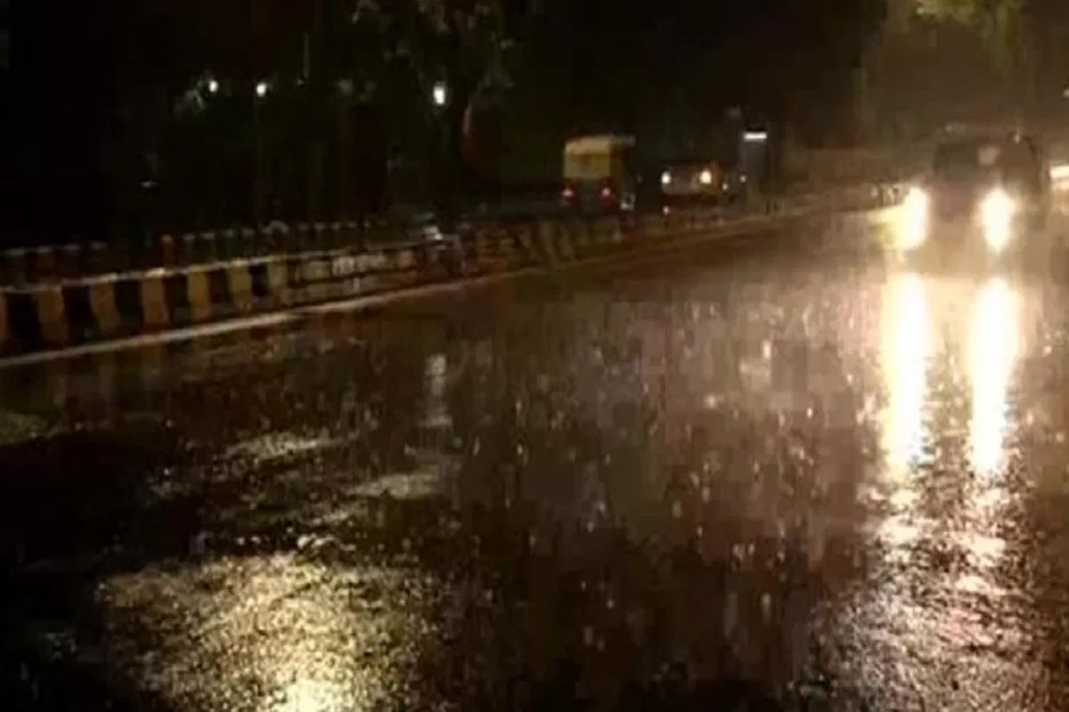 Heavy Rain: अगले 48 घंटे भारी, आंधी-तूफान संग भारी बारिश और ओलावृष्टि बदलेगी
मौसम का मिजाज, IMD का लेटेस्ट अपडेट