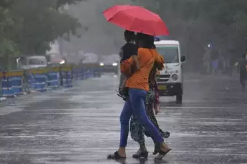 Weather Update: मौसम अपडेट: इन जिलों में बारिश की संभावना, बढ़ेगी ठिठुरन चलेगी शीतलहर