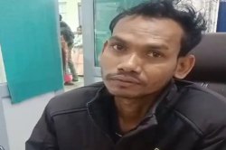 Drunken Doctor: Video: नशे में धुत डॉक्टर इलाज करने पहुंचे जिला अस्पताल,
लडख़ड़ाने लगी जबान, देखें वायरल वीडियो - image