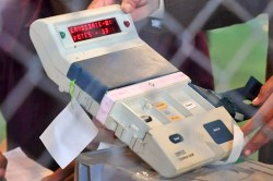 महाराष्ट्र: EVM और VVPAT के आंकड़ों में नहीं मिली कोई गड़बड़ी, विपक्ष के दावे की
निकली हवा - image