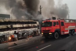 Jaipur Gas Tanker Blast: हाइवे पर माचिसों से भरे ट्रक ने भी पकड़ी थी आग, किस्मत
थी कि नहीं हुआ ब्लास्ट - image