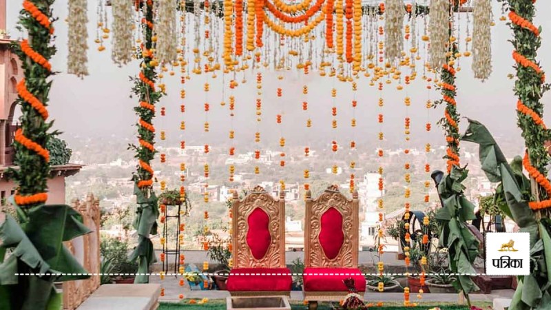 Girlfriend reached the wedding hall in Moradabad