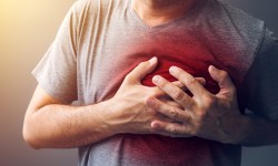 Heart attack warning signs : हार्ट अटैक से पहले पहचानें ये 5 चेतावनी संकेत - image