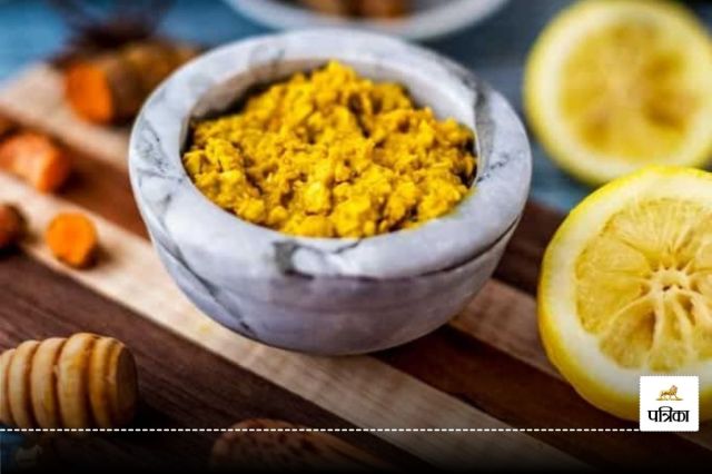 Honey and turmeric face pack