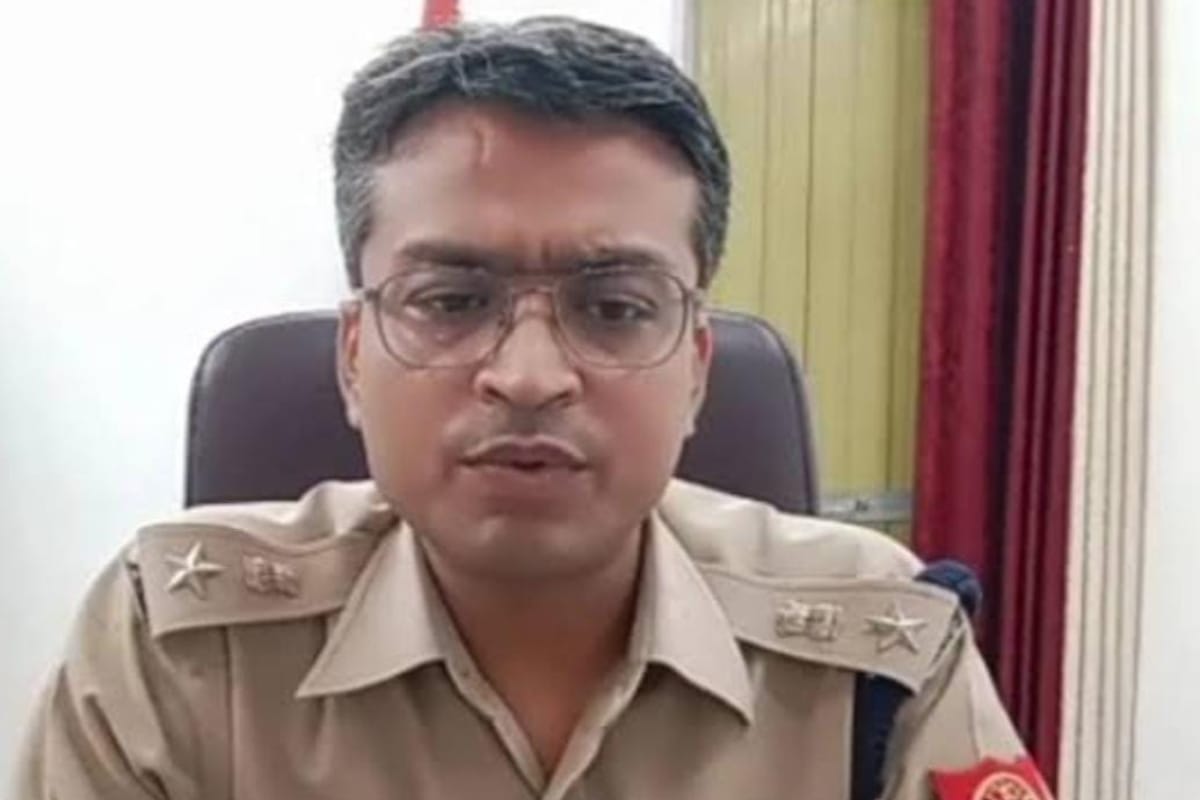 देवरिया में पुलिस महकमे में बड़ी फेरबदल, कई इंस्पेक्टरों, सब इंस्पेक्टरों की हुई
नई तैनाती