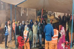 Kotputli Borewell Rescue Operation : हे भगवान! अब तो सुन लो मां की करुण पुकार,
वीडियो में देखें जान हथेली पर रखकर रेस्क्यू में लगी टीम - image