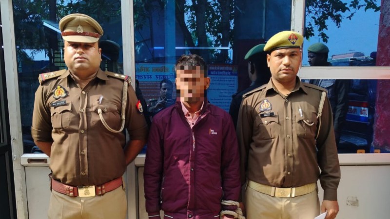 पुलिस की गिरफ्त में आरोपी