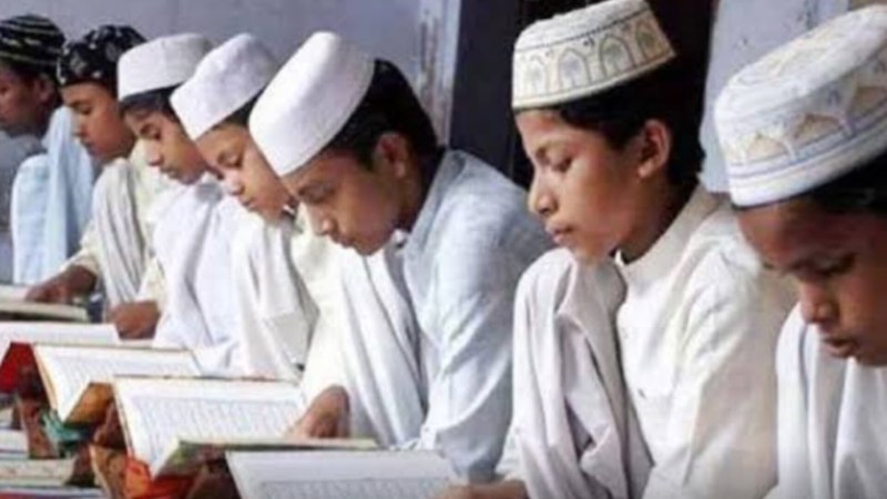 डेढ़ करोड़ रुपए की ठगी: दो मदरसों पर गिरी गाज