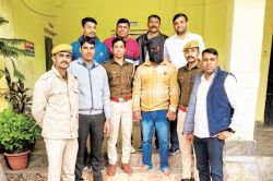 फर्जी पुलिस बनकर घर आए और ड्रग्स का आरोप लगाकर ले गए 36 लाख रुपए, सांवरिया सेठ
मंदिर पहुंचकर बांटे, ऐसे हुआ मामले का खुलासा - image