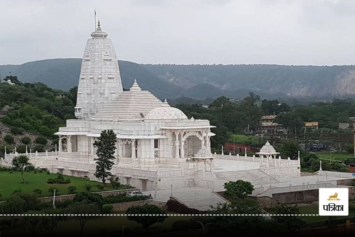 Must-Visit Temples in Jaipur: नए साल पर जाना चाहते हैं मंदिर तो जयपुर के इन 5
खास मंदिरों में दर्शन करने जरूर जाएं