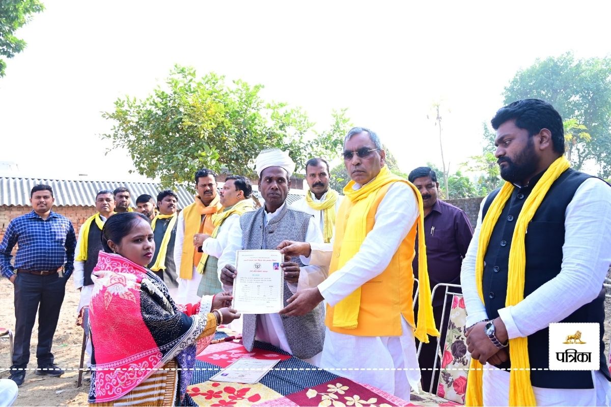 “बोरा का बोरा वोट मुसलमान देता है, सरकार बना देता है तो झोरा थामा देते हैं”
सपा-कांग्रेस पर ओपी राजभर ने कसा तंज 