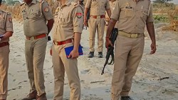 Rampur News: रामपुर पुलिस ने 5 गौ-तस्करों को दबोचा, कब्जे से मिले 36 मवेशी, केस
दर्ज - image