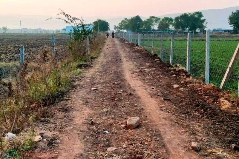 कच्चे रास्ते आवागमन में बाधक