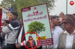 बीकानेर के खेजड़ी बचाओ आंदोलन में ‘लॉरेंस बिश्नोई’ की एंट्री, फोटो लगा बैनर लेकर
पहुंचे लोग; देखें वायरल VIDEO - image