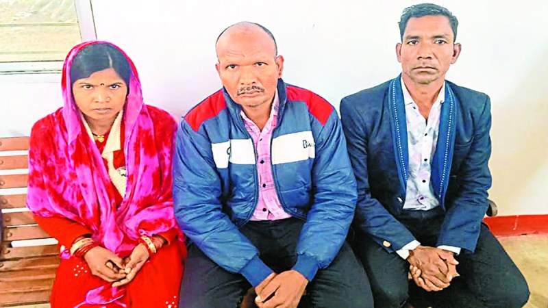 माइक्रो फाइनेंस से महिलाओं का समूह बनाकर लोन लेकर ठगी करने वाले तीन आरोपियों को पुलिस ने गिरफ्तार कर न्यायालय में पेश कर शनिवार को जेल भेज दिया।