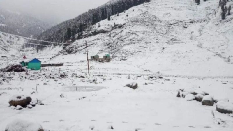 The first snowfall of the season has occurred in Uttarakhand
