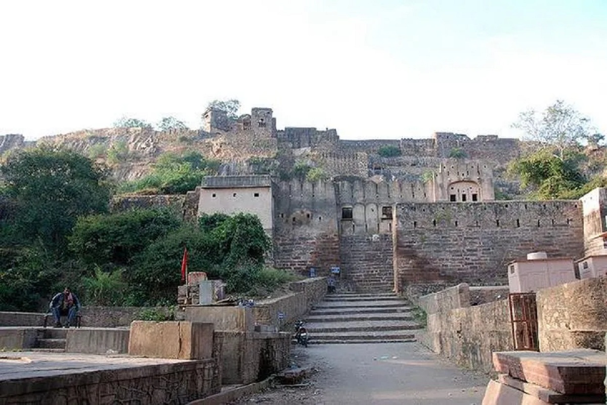 Video: रणथंभौर त्रिनेत्र गणेश मंदिर और दुर्ग में आज ‘नो एंट्री’, श्रद्धालु हो
रहे परेशान; ये बड़ी वजह आई सामने