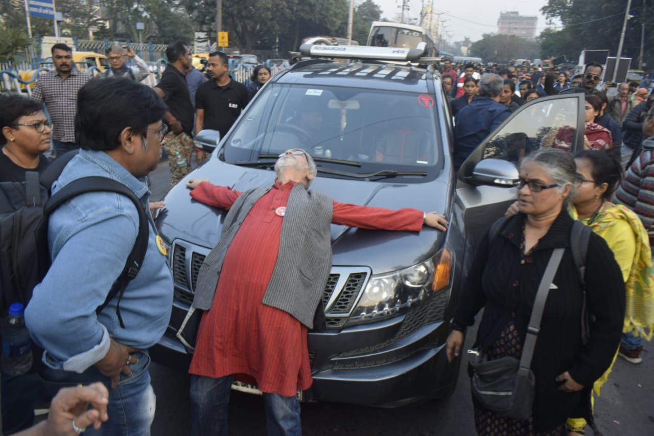 कोलकाता आरजी कर रेप व मर्डर: संदिग्धों को जमानत, जूनियर डॉक्टर सडक़ पर