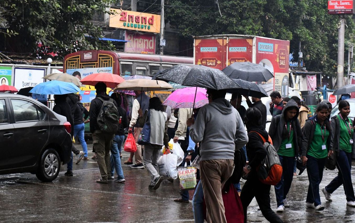 कोलकाता में बारिश थमी, सर्दी बढ़ी, लोगों का रुख दर्शनीय स्थलों की ओर