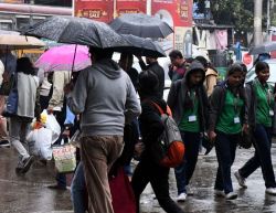 कोलकाता: रचनात्मकता के जरिए छात्राओं को मोबाइल फोन की लत से दूर रखने की पहल - image