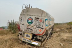 Jaipur Tanker Blast के बाद यहां पलटा केमिकल से भरा टैंकर, आस-पास के इलाके में
फैली सनसनी - image