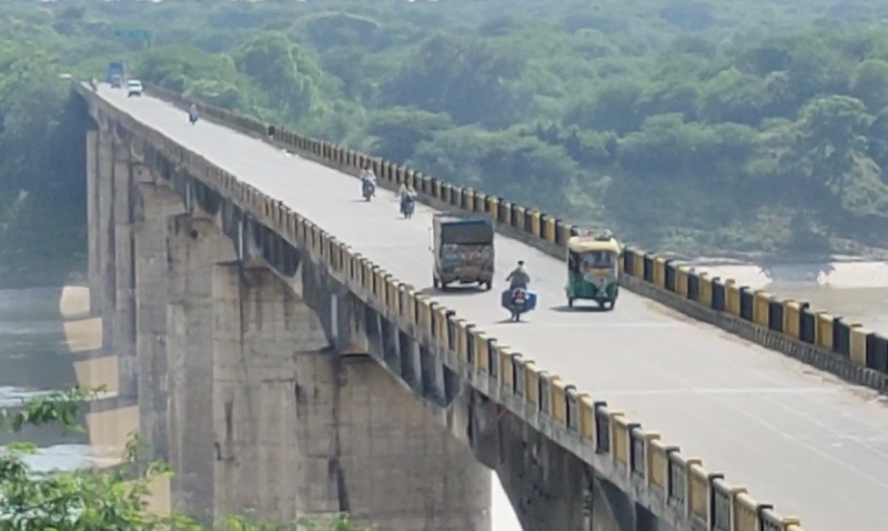 Bhind Etawah Chambal bridge connecting MP and UP closed