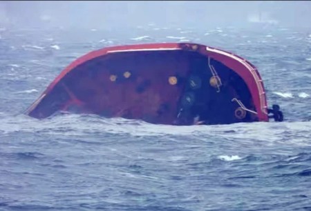 Boat capsizes