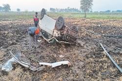 CG Road Accident: मातम में बदली खुशी, सगाई से लौटते वक्त कार पलटने से युवक की
हुई मौत - image