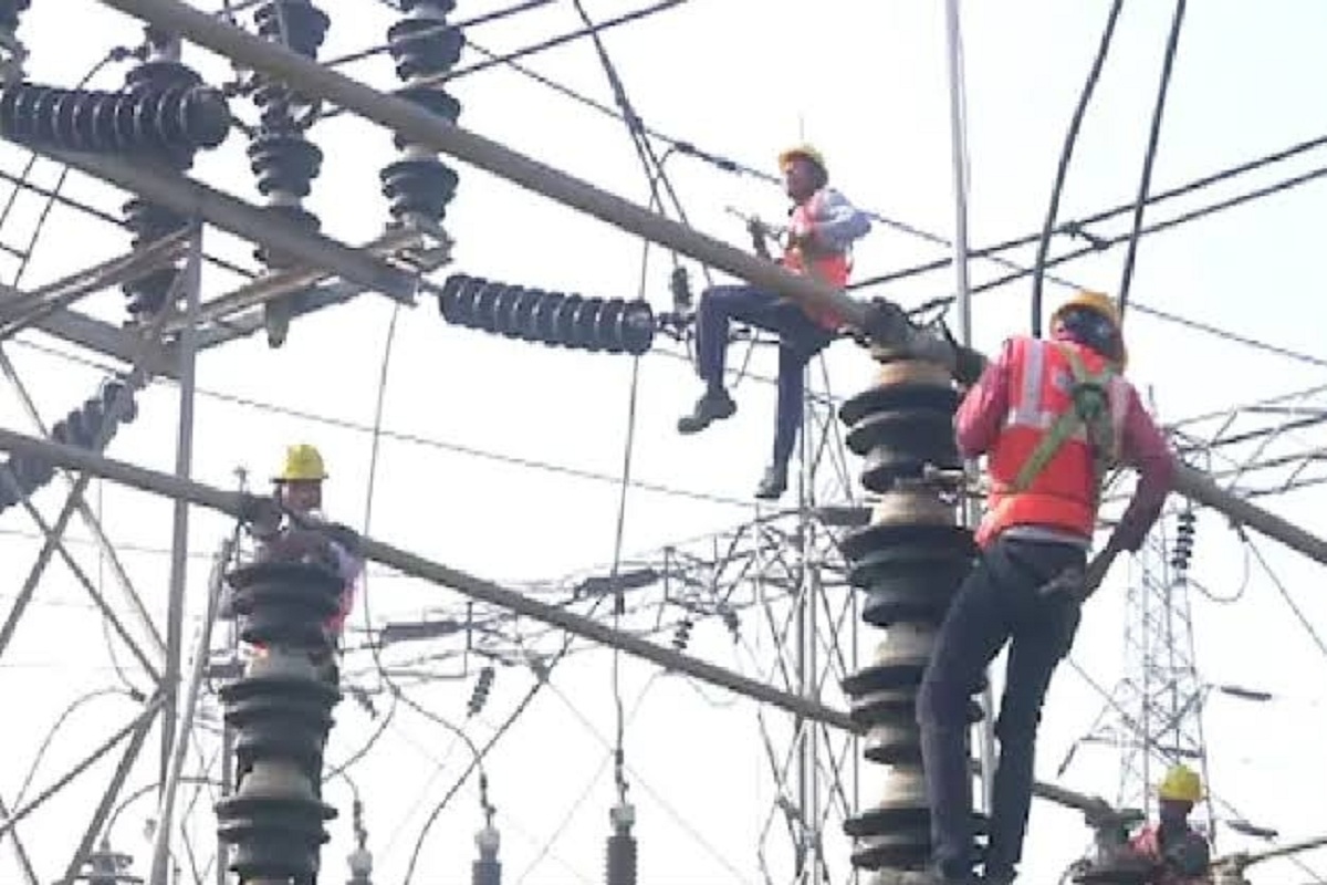 बवंडर में ध्वस्त हुए बड़े ट्रांसमिशन टॉवर, कई सर्किटों में बिजली आपूर्ति ठप, तीन
सप्ताह में होगा सुधार