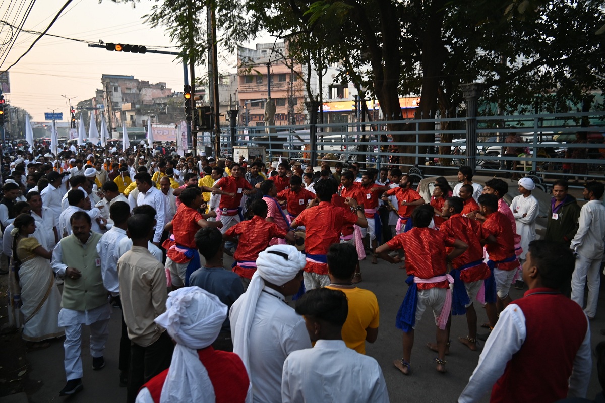 Guru Ghasidas Jayanti: गुरु घासीदास जयंती पूर्व भव्य शोभायात्रा, देखें तस्वीरें