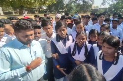 CG Student: बैड टच करते हैं गुरुजी… प्रताड़ित करने का लगा आरोप, बच्चों ने
कलेक्टर से की शिकायत, जांच शुरू - image