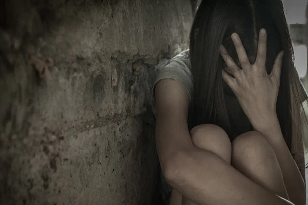 Rape in School: पुलिसकर्मी के बेटे ने स्कूल में किया रेप, 9वीं क्लास की छात्रा को बनाया हवस का शिकार